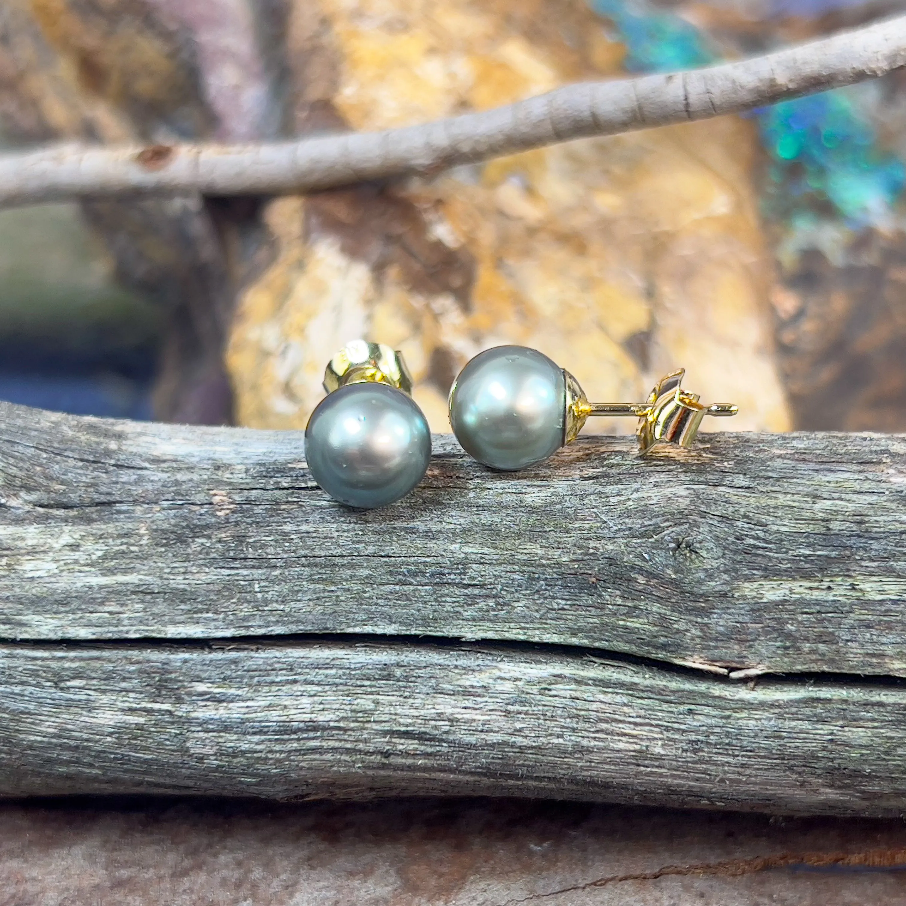 18kt Yellow Gold Tahitian 9mm Pearl studs