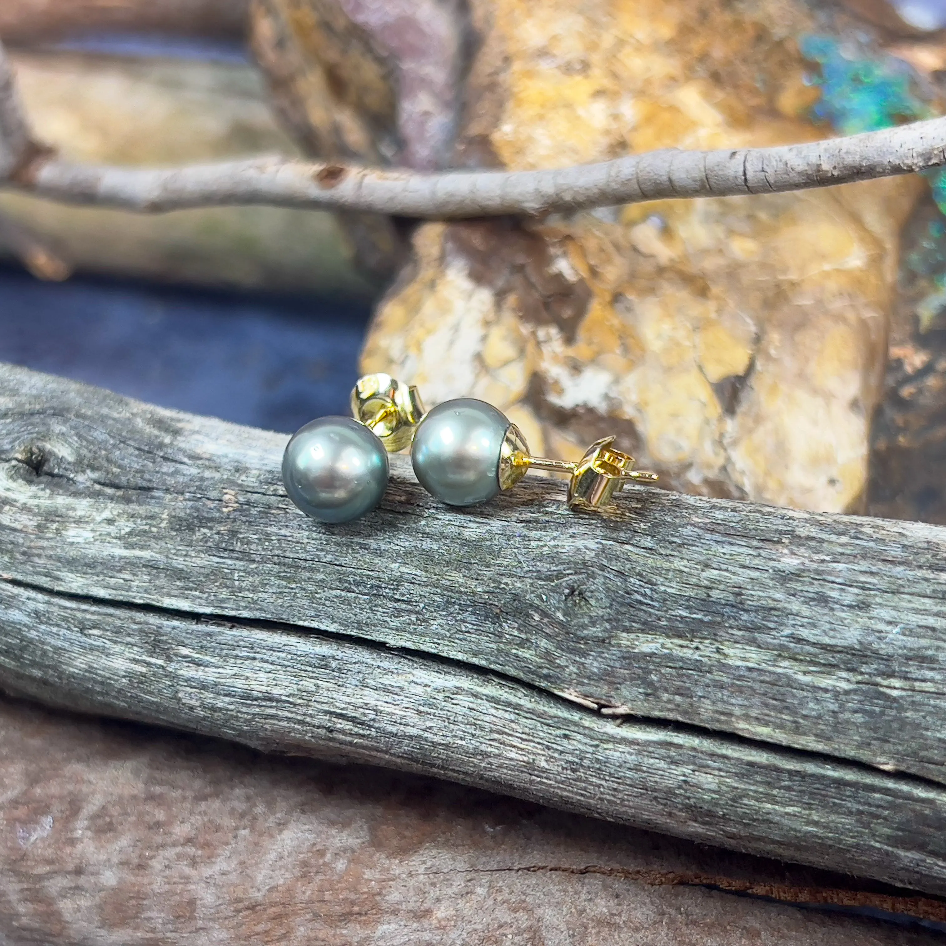 18kt Yellow Gold Tahitian 9mm Pearl studs