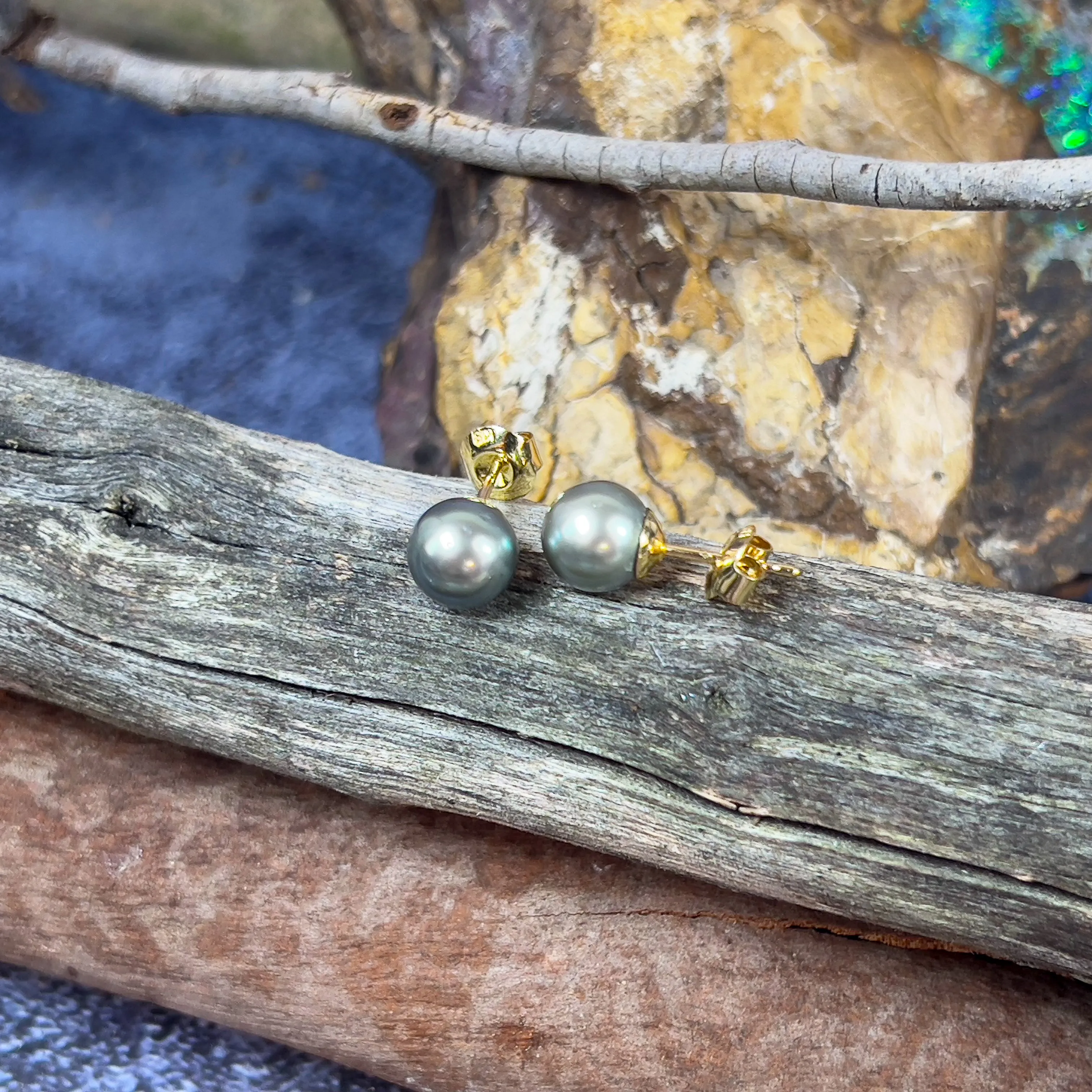 18kt Yellow Gold Tahitian 9mm Pearl studs
