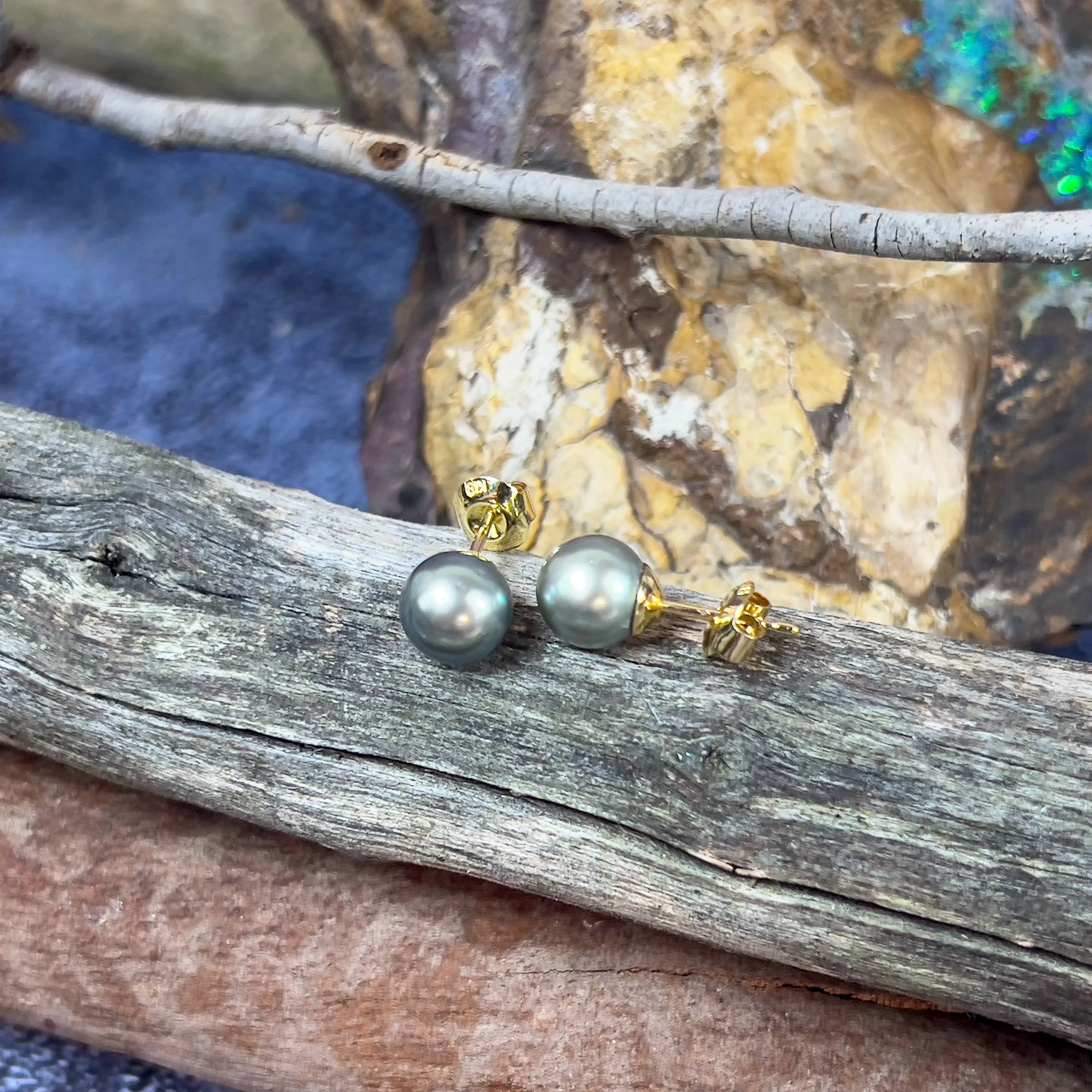18kt Yellow Gold Tahitian 9mm Pearl studs