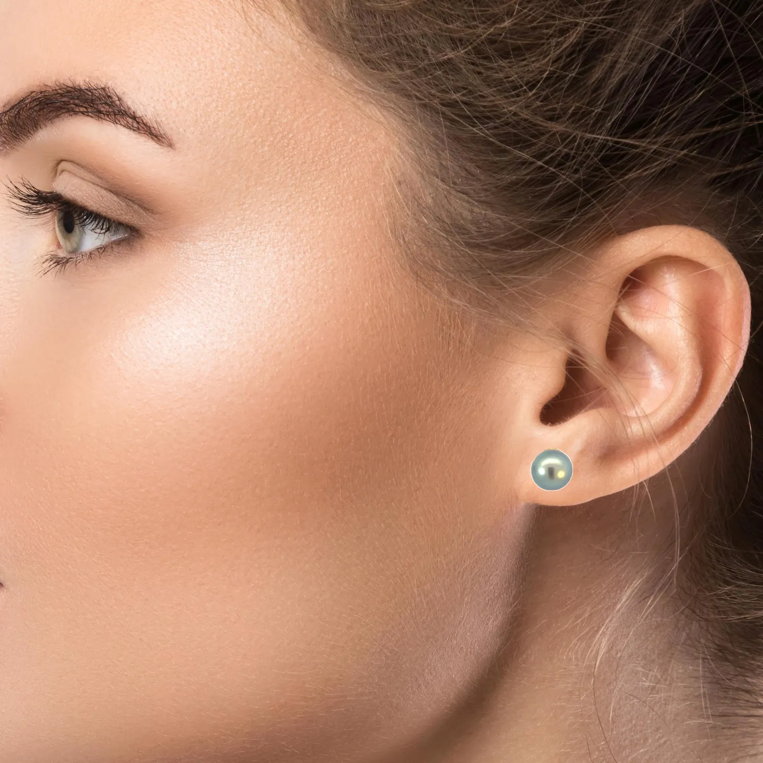 18kt Yellow Gold Tahitian 9mm Pearl studs