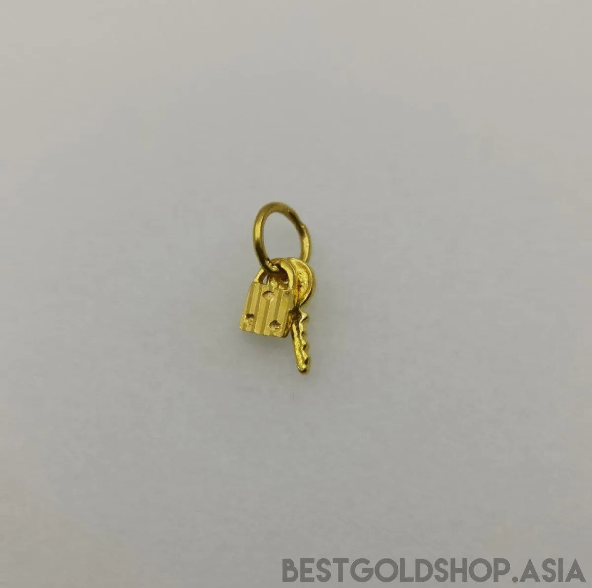 22k / 916 Gold Key and Lock Pendant by Best Gold Shop