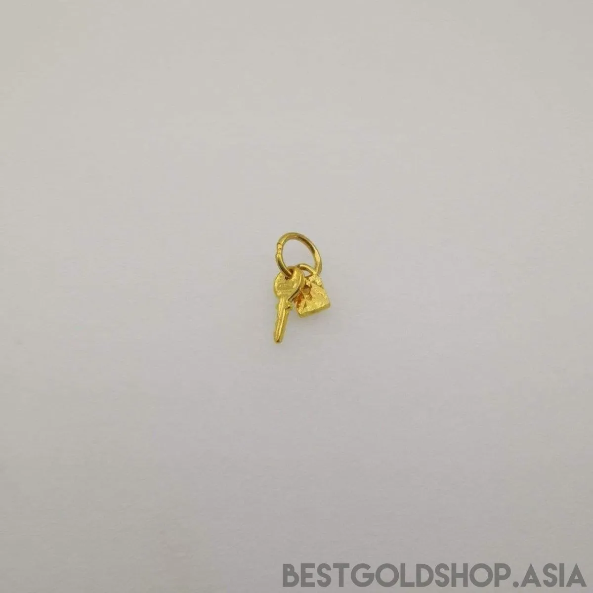 22k / 916 Gold Key and Lock Pendant by Best Gold Shop