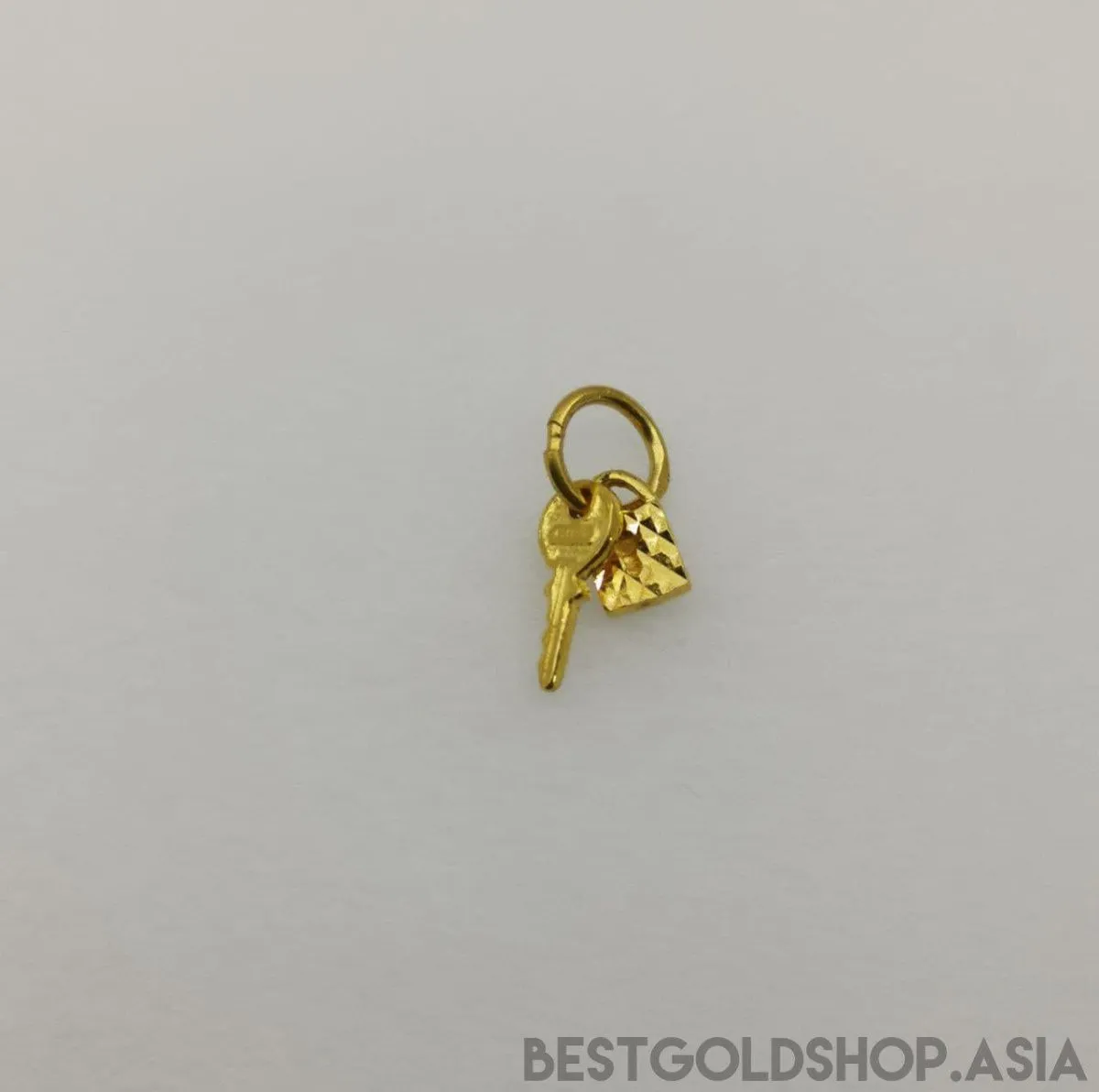 22k / 916 Gold Key and Lock Pendant by Best Gold Shop