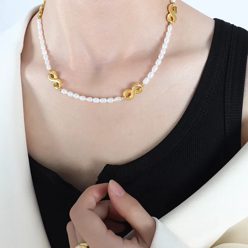 Elegant French Oval Freshwater Pearl Necklace with Retro Charm and Personality