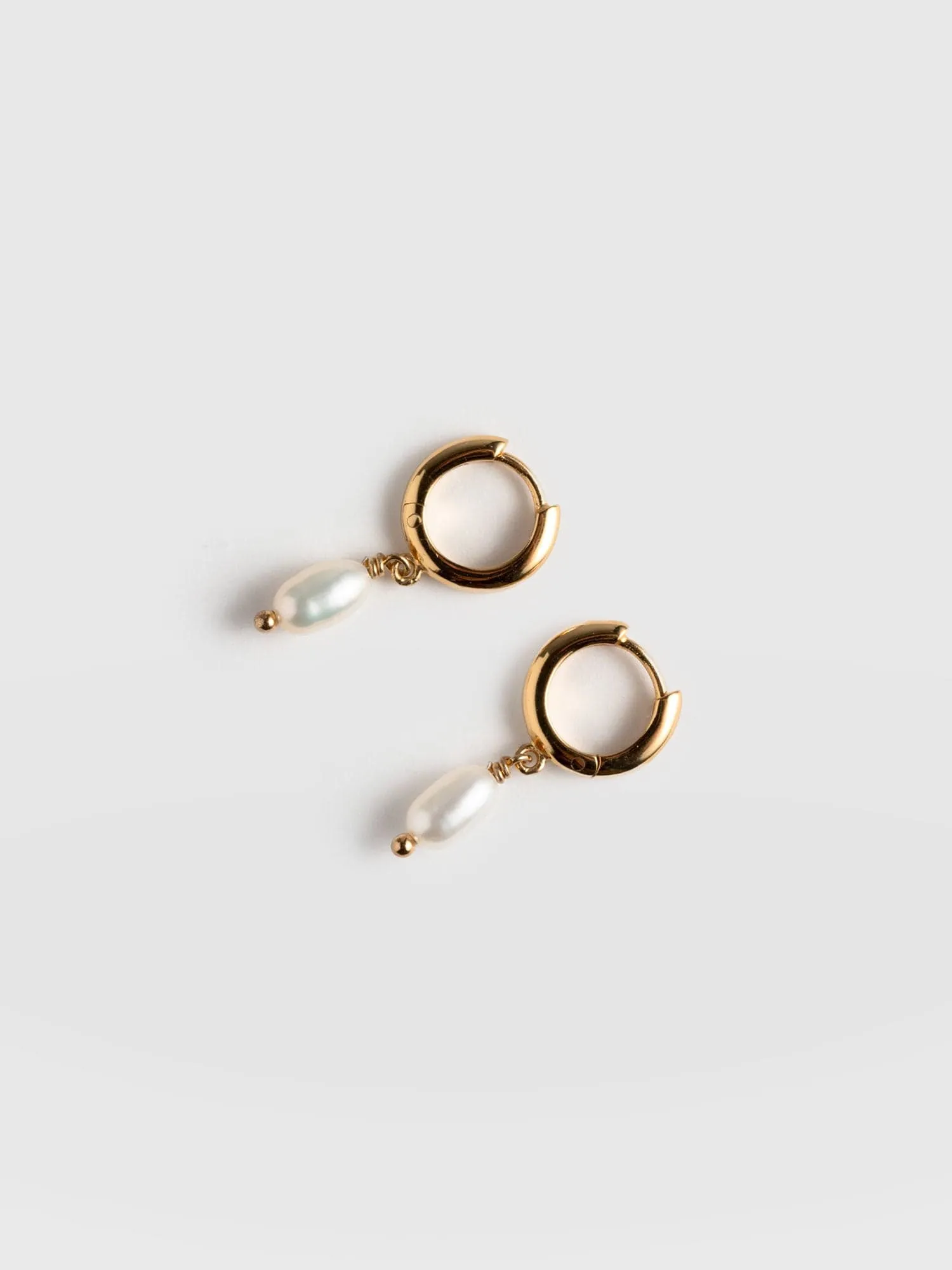 Jacqueline Pearl Huggie Earrings - Gold