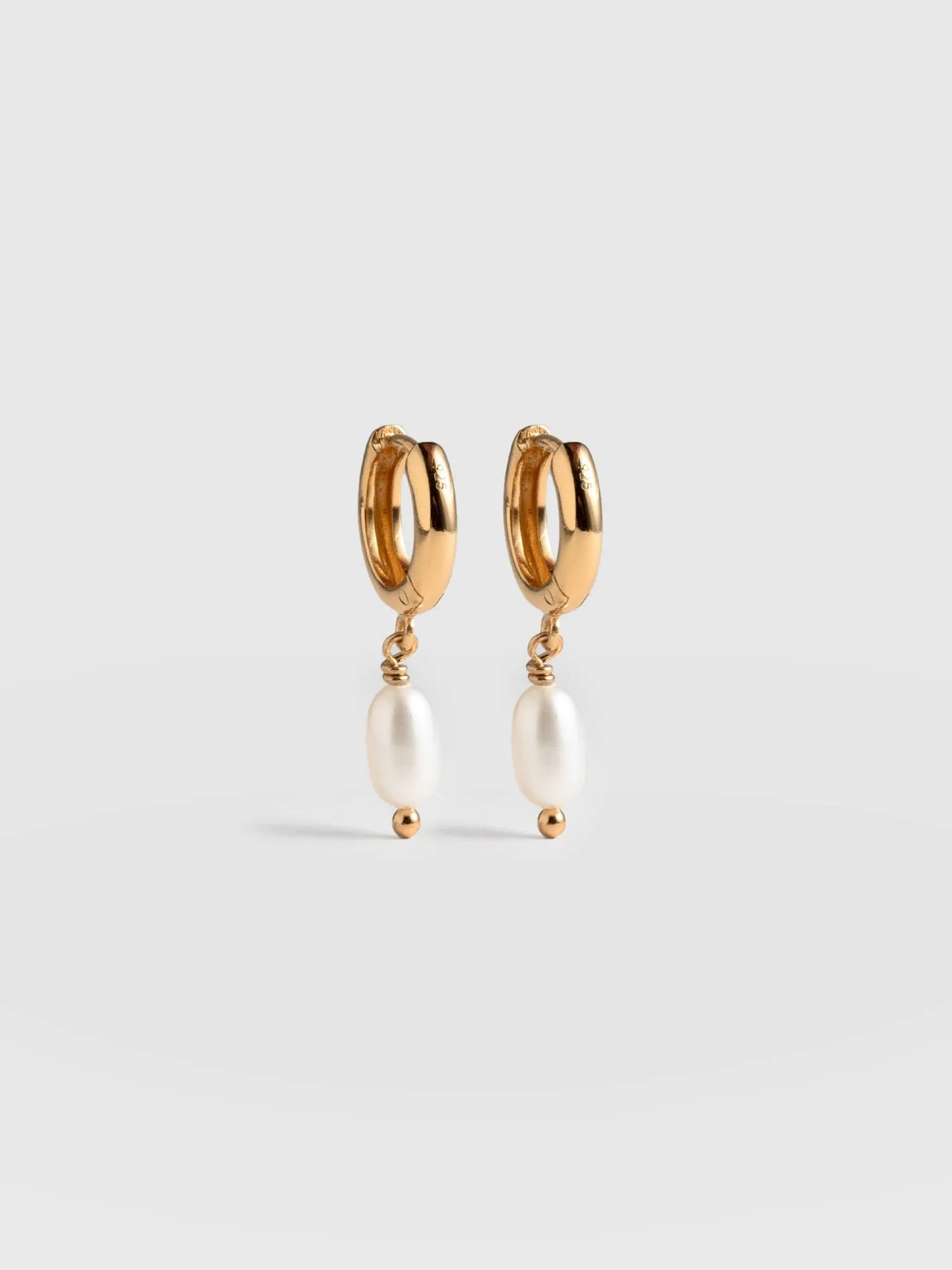 Jacqueline Pearl Huggie Earrings - Gold