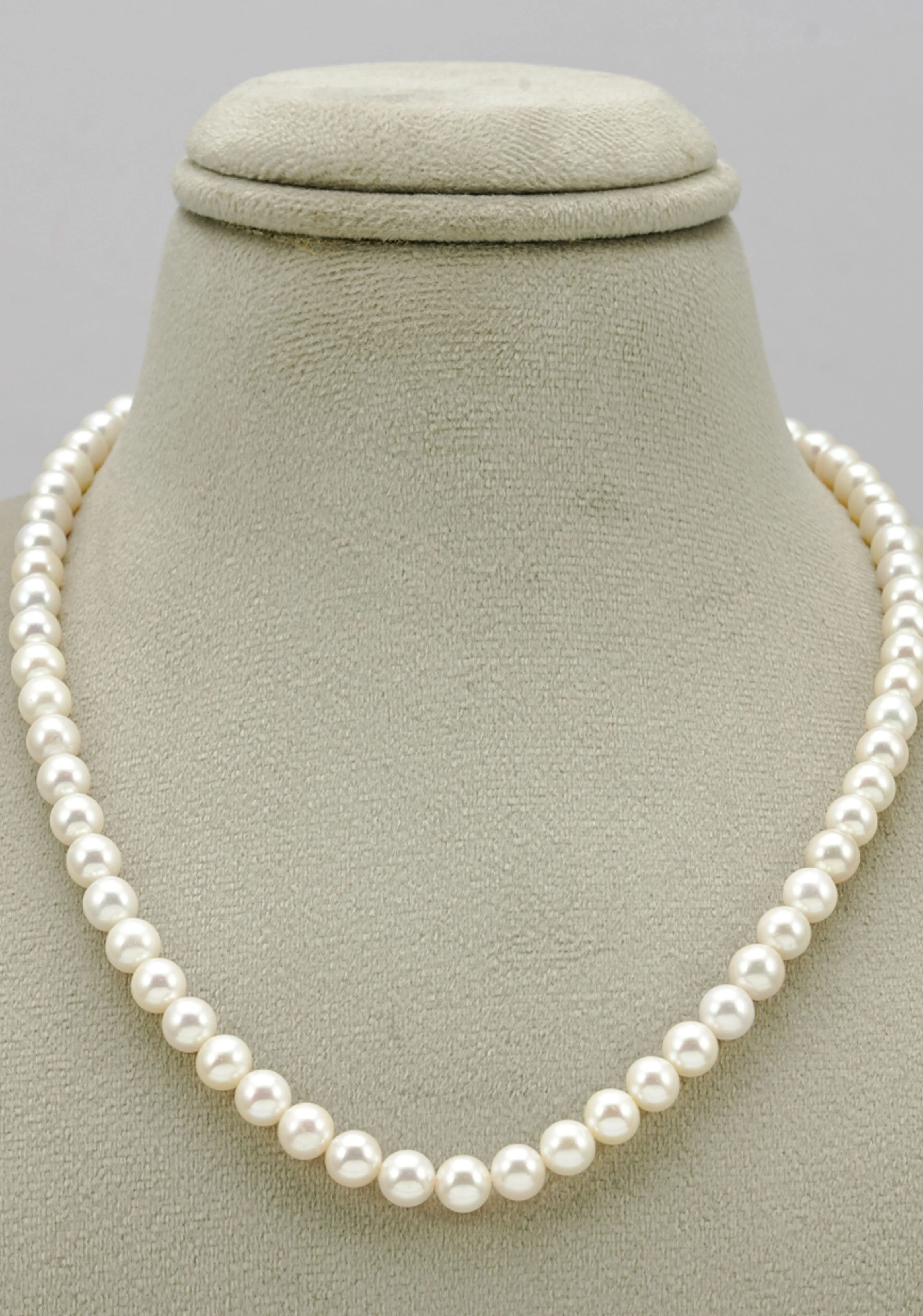 Luxurious Single Line Pearl AAA quality Pearl Necklace Set