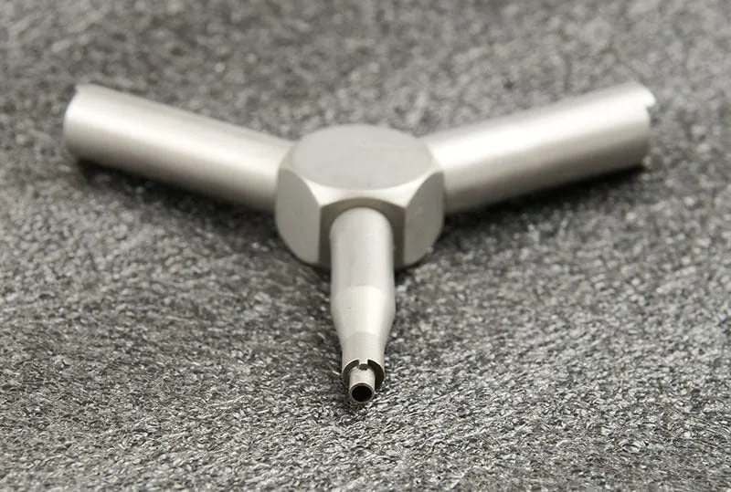 Magazine valve key